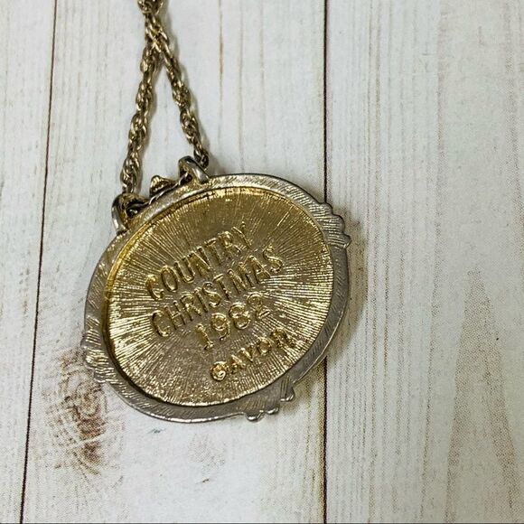 VTG Avon 1982 Country Christmas Necklace - Picture 3 of 4